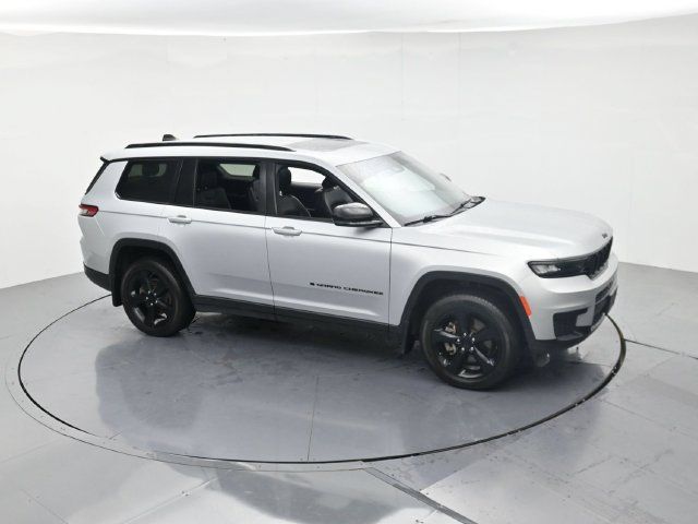 Used 2023 Jeep Grand Cherokee L Altitude AWD/4WD image 43