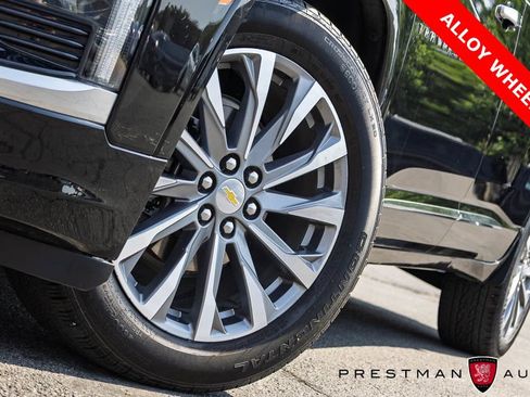 Used 2023 Chevrolet Traverse Premier AWD/4WD image 16