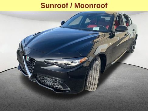 Used 2024 Alfa Romeo Giulia Ti w/ Performance Driving Package image 5