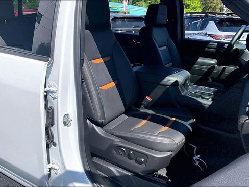 Used 2025 GMC Sierra 2500 AT4 w/ AT4 Premium Plus Package image 30