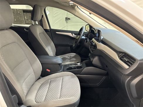 Used 2020 Ford Escape SE image 28