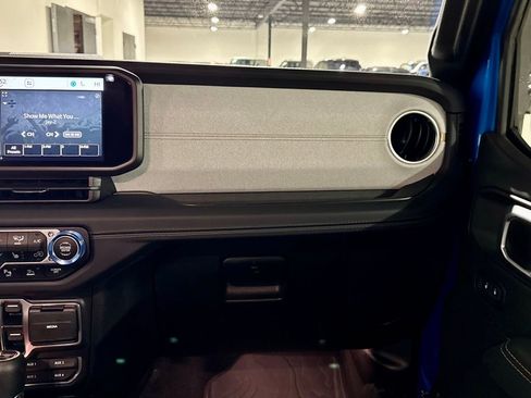 Used 2024 Jeep Wrangler Unlimited Sahara w/ Technology Group image 25