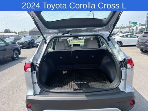 Used 2024 Toyota Corolla Cross L AWD/4WD image 28