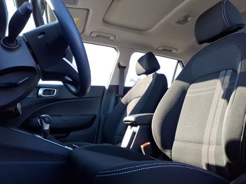 Certified 2024 Hyundai Venue SEL image 20