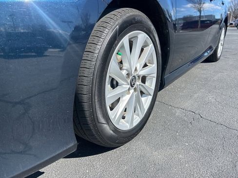 Used 2021 Toyota Camry LE image 10