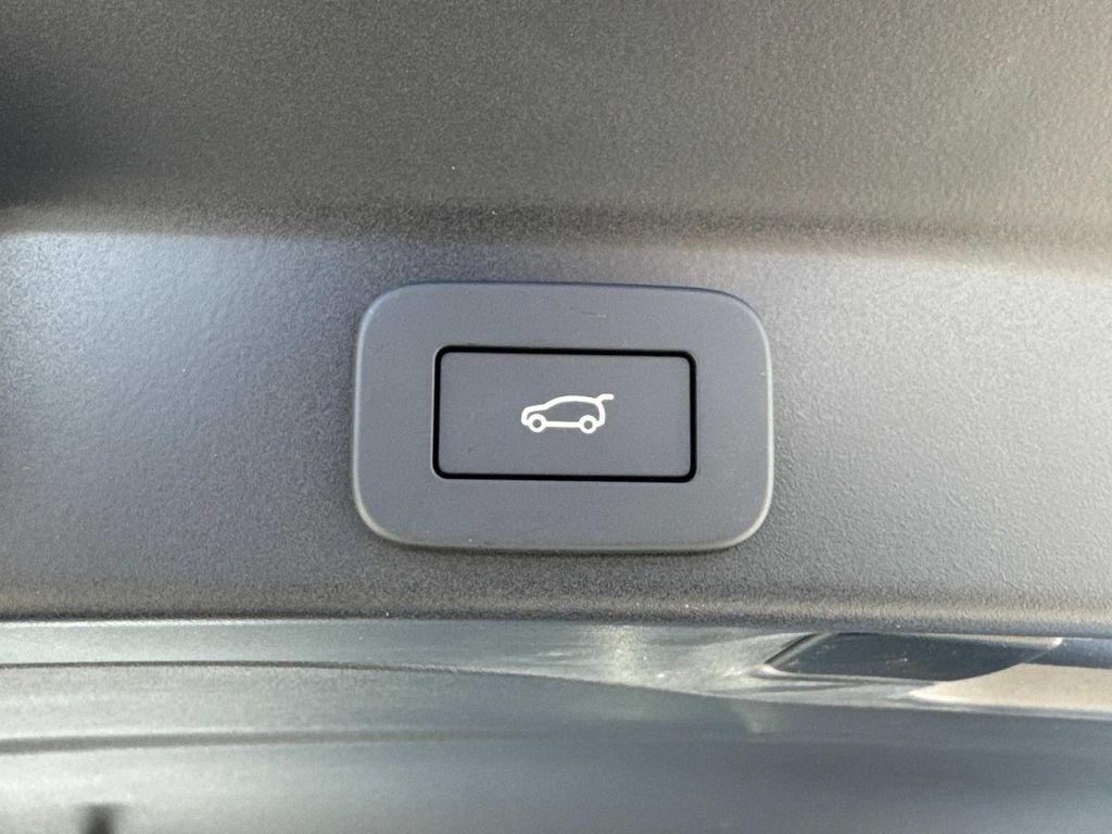 New 2026 Jaguar F-PACE R-Dynamic S AWD/4WD image 7