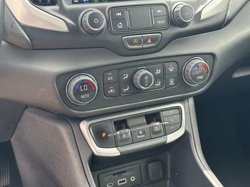 Certified 2024 GMC Terrain SLT image 10