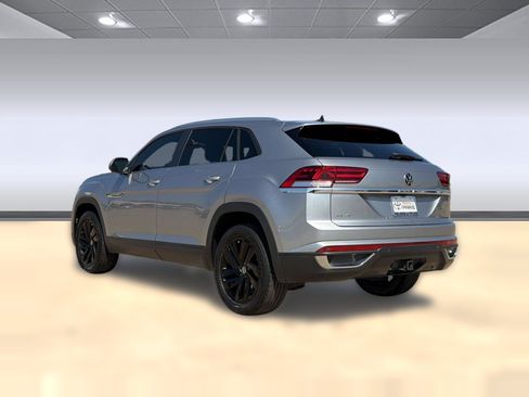 Used 2023 Volkswagen Atlas Cross Sport SE FWD image 3