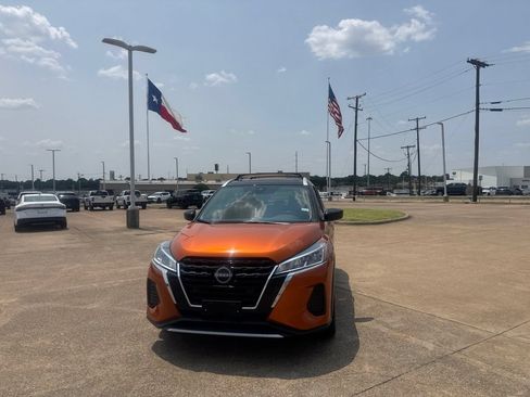 Used 2024 Nissan Kicks SV w/ Exterior Package FWD image 5