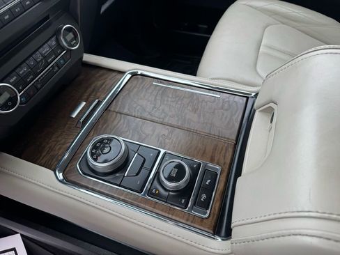 Used 2018 Ford Expedition Platinum image 25