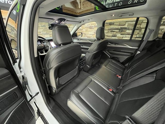 Used 2022 Jeep Grand Cherokee Limited AWD/4WD image 38