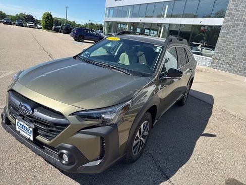 Used 2025 Subaru Outback Premium AWD/4WD image 5