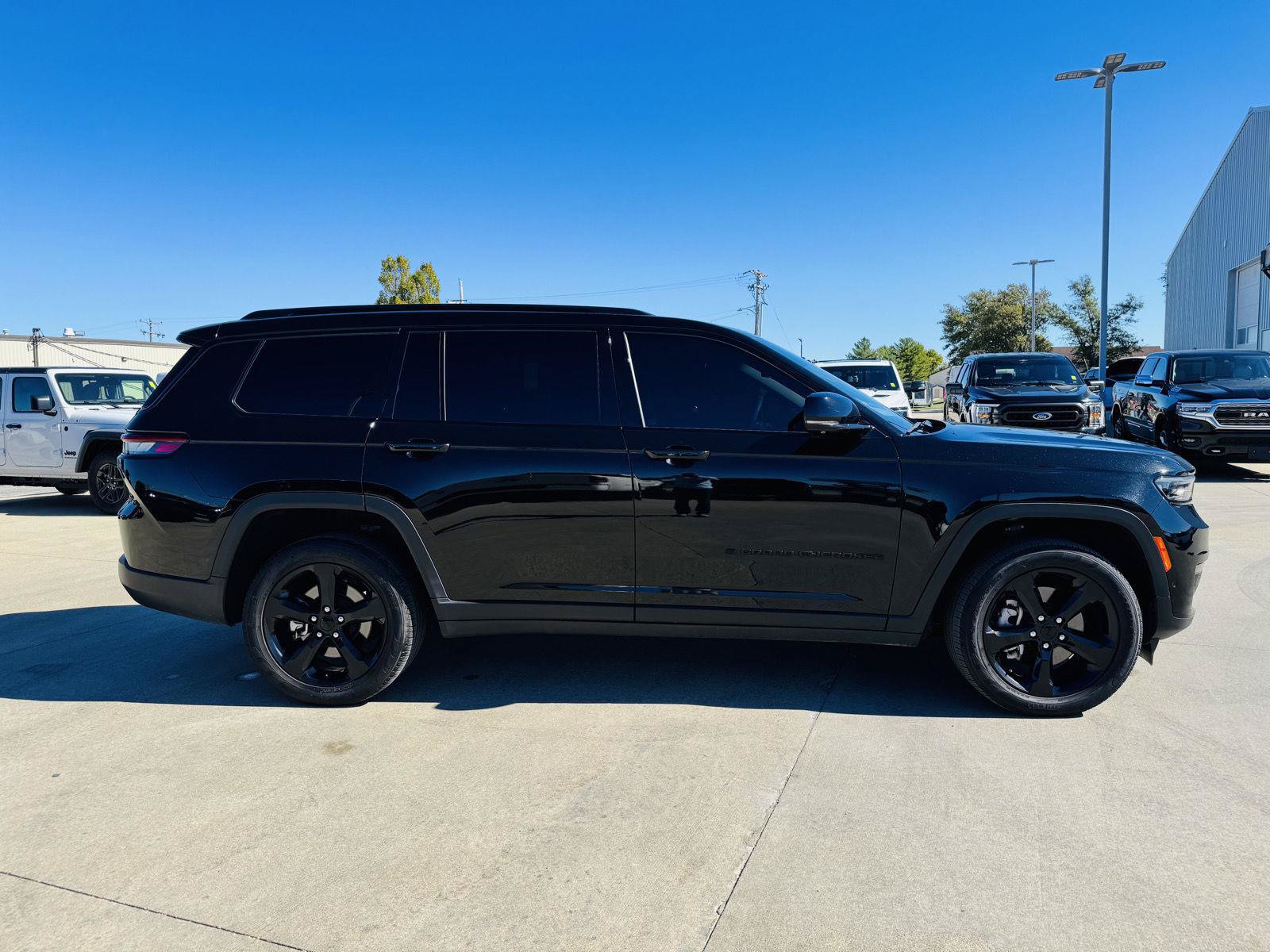 Used 2023 Jeep Grand Cherokee L Limited w/ Luxury Tech Group II AWD/4WD image 47