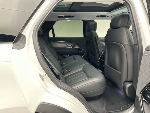 Used 2024 Land Rover Range Rover Sport SE image 4