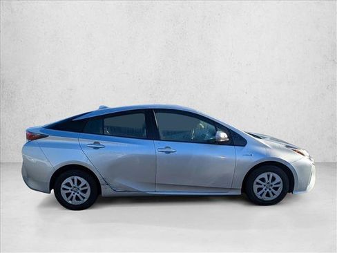 Used 2017 Toyota Prius Two image 4