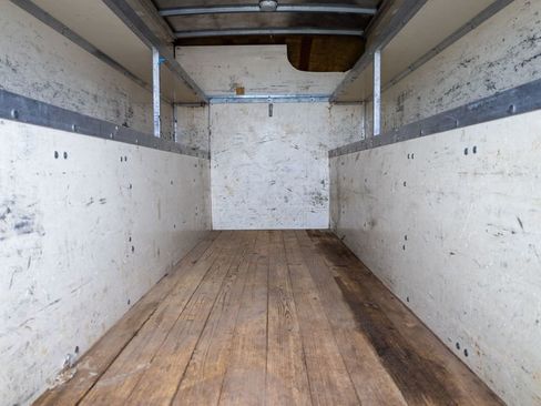 Used 2014 Chevrolet Express 3500 RWD image 18