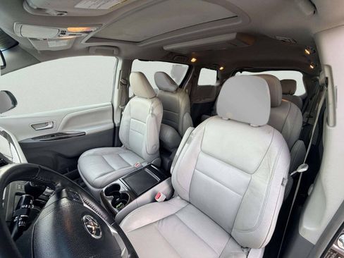 Used 2016 Toyota Sienna XLE Premium AWD/4WD image 17
