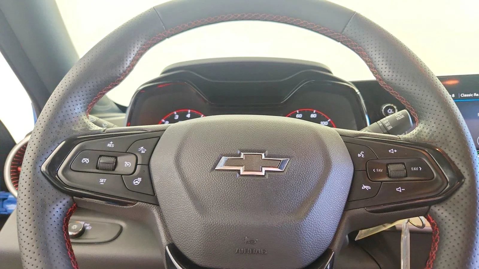 Used 2024 Chevrolet Trax RS w/ Sunroof Package FWD image 18