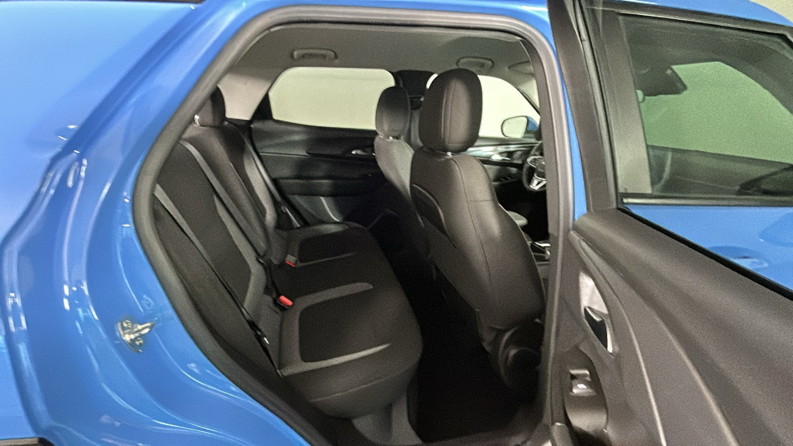 Used 2024 Chevrolet TrailBlazer LT w/ LT Cold Weather Package FWD image 36
