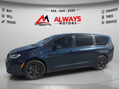Used 2022 Chrysler Pacifica Touring-L w/ S Appearance Package