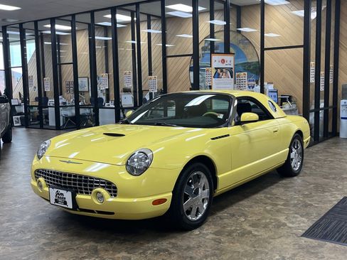 Used 2002 Ford Thunderbird image 2