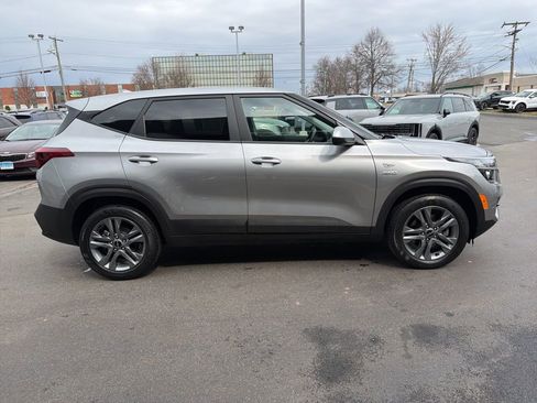 Certified 2022 Kia Seltos LX image 5