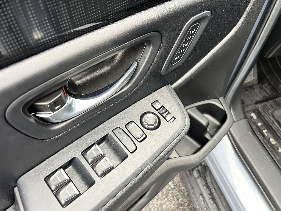 Used 2025 Honda Pilot Black Edition image 21