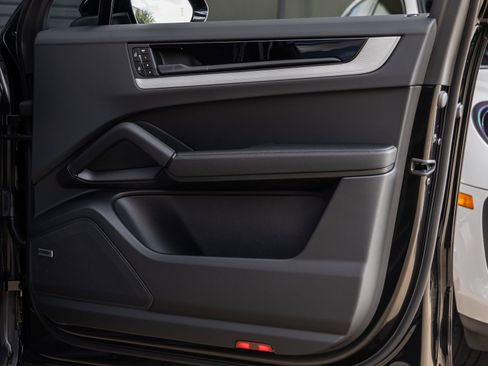 Certified 2026 Porsche Cayenne image 42