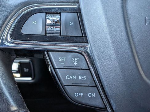 Used 2022 Lincoln Nautilus Reserve image 27