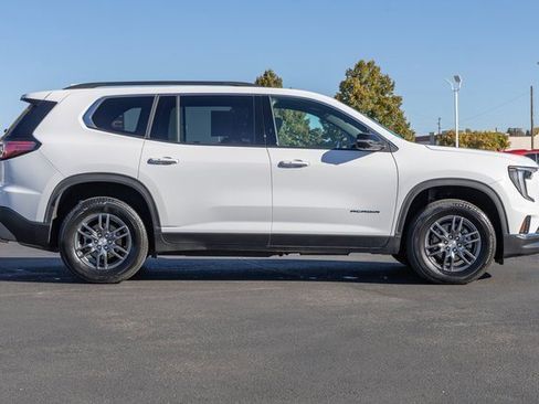 Used 2025 GMC Acadia Elevation image 5