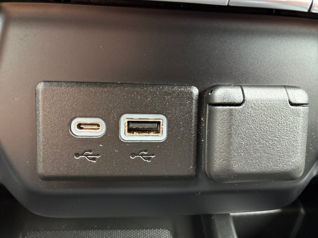Used 2022 GMC Sierra 2500 AT4 w/ AT4 Preferred Package AWD/4WD image 6