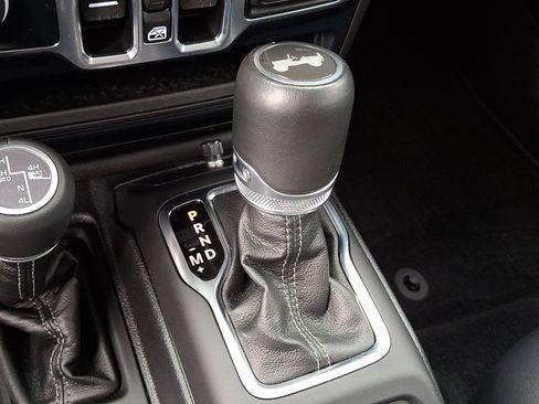 Used 2024 Jeep Wrangler Sahara w/ Safety Group image 15