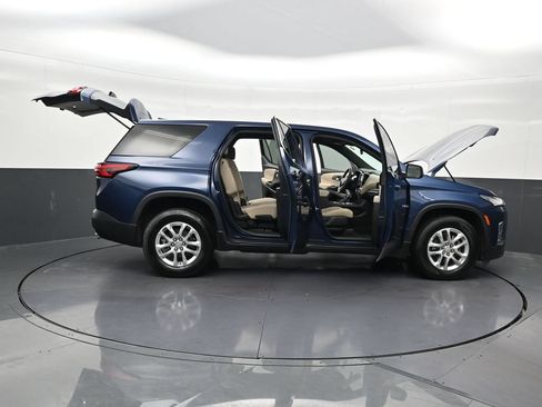 Used 2023 Chevrolet Traverse LS FWD image 33