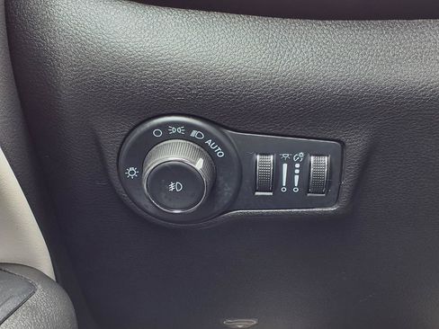 Used 2025 Jeep Compass Limited AWD/4WD image 18
