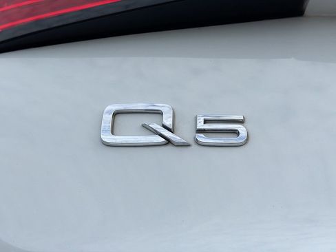 Used 2017 Audi Q5 2.0T Premium Plus w/ Technology Package image 11