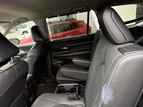 Used 2024 Toyota Grand Highlander AWD image 11