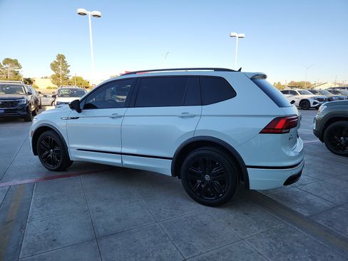 Used 2022 Volkswagen Tiguan SE R-Line image 4