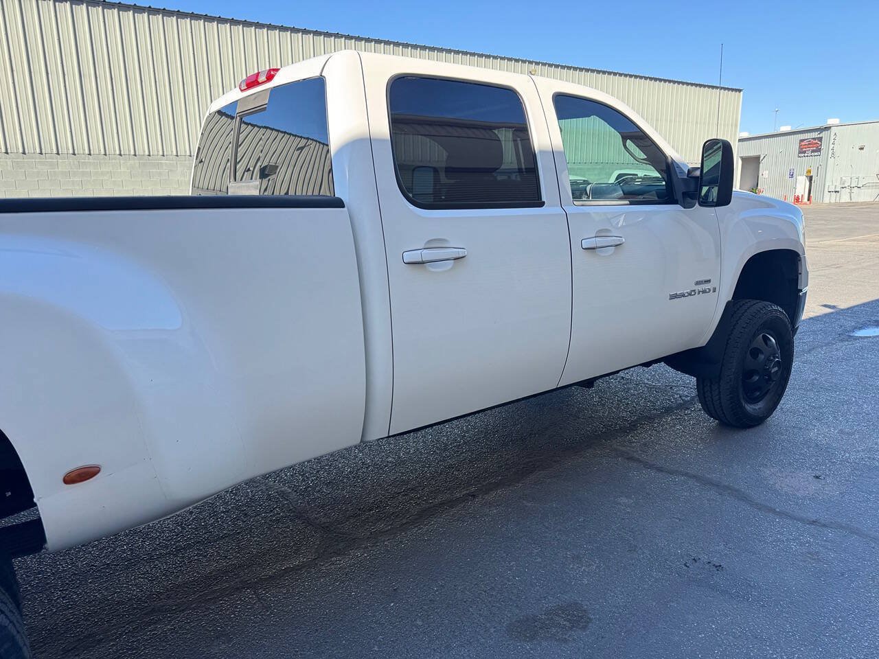 Used 2007 GMC Sierra 3500 SLT w/ Entertainment Package AWD/4WD image 10