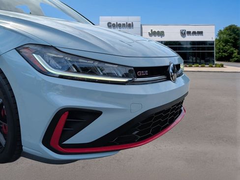Used 2025 Volkswagen Jetta GLI Autobahn FWD image 10