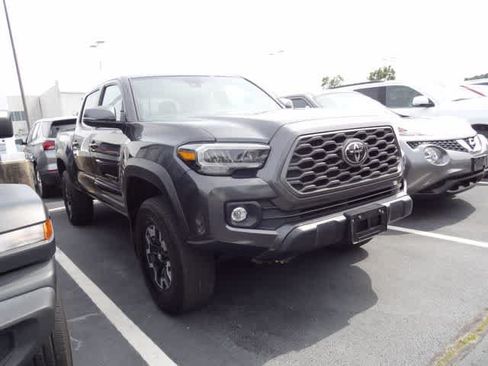 Used 2023 Toyota Tacoma TRD Off-Road w/ Technology Package AWD/4WD image 3