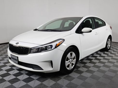 Used 2017 Kia Forte LX image 5