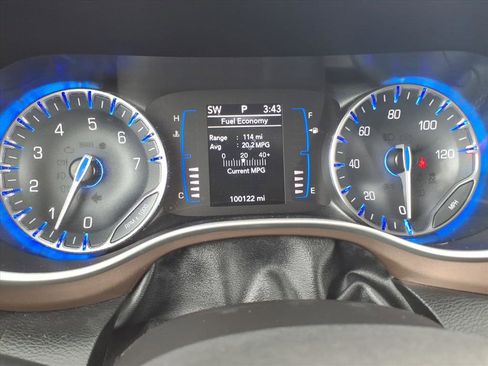 Used 2022 Chrysler Voyager LX FWD image 19