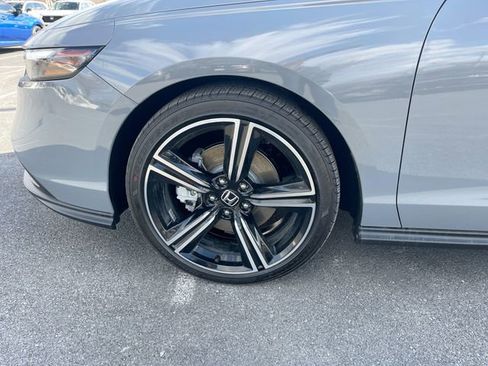 Used 2025 Honda Accord Sport image 13