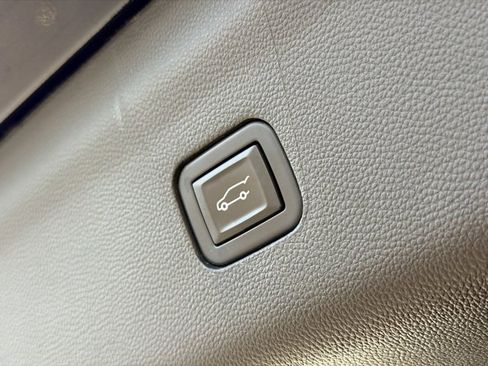 Used 2020 Buick Enclave Essence w/ Sound and Sites Package image 28