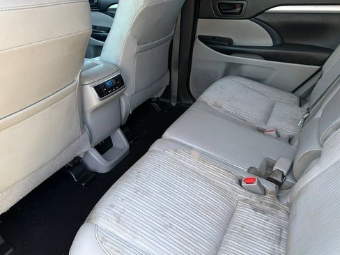 Used 2019 Toyota Highlander Plus AWD/4WD image 13