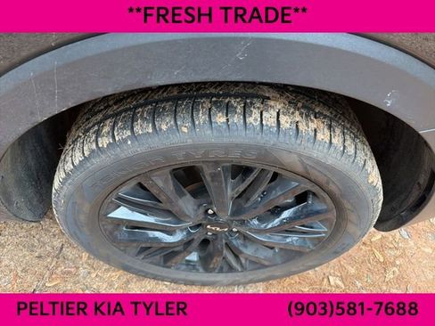 Certified 2022 Kia Telluride SX w/ Towing Package image 15