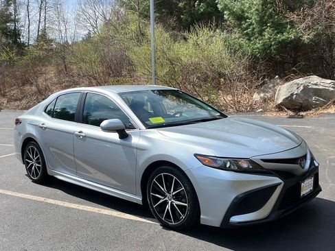 Used 2023 Toyota Camry SE AWD/4WD image 7