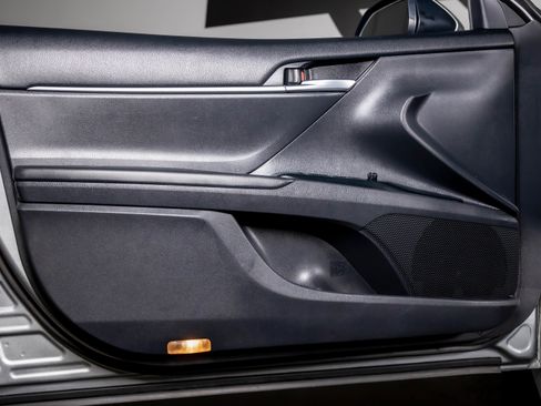 Used 2018 Toyota Camry LE image 40