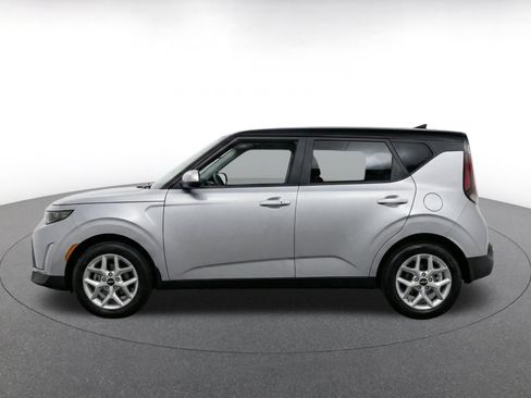 Used 2025 Kia Soul LX w/ LX Technology Package FWD image 4