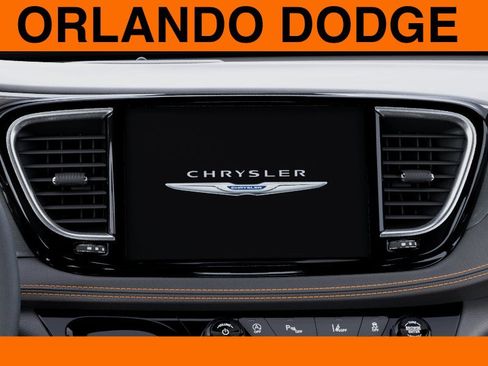 New 2026 Chrysler Pacifica Pinnacle image 18